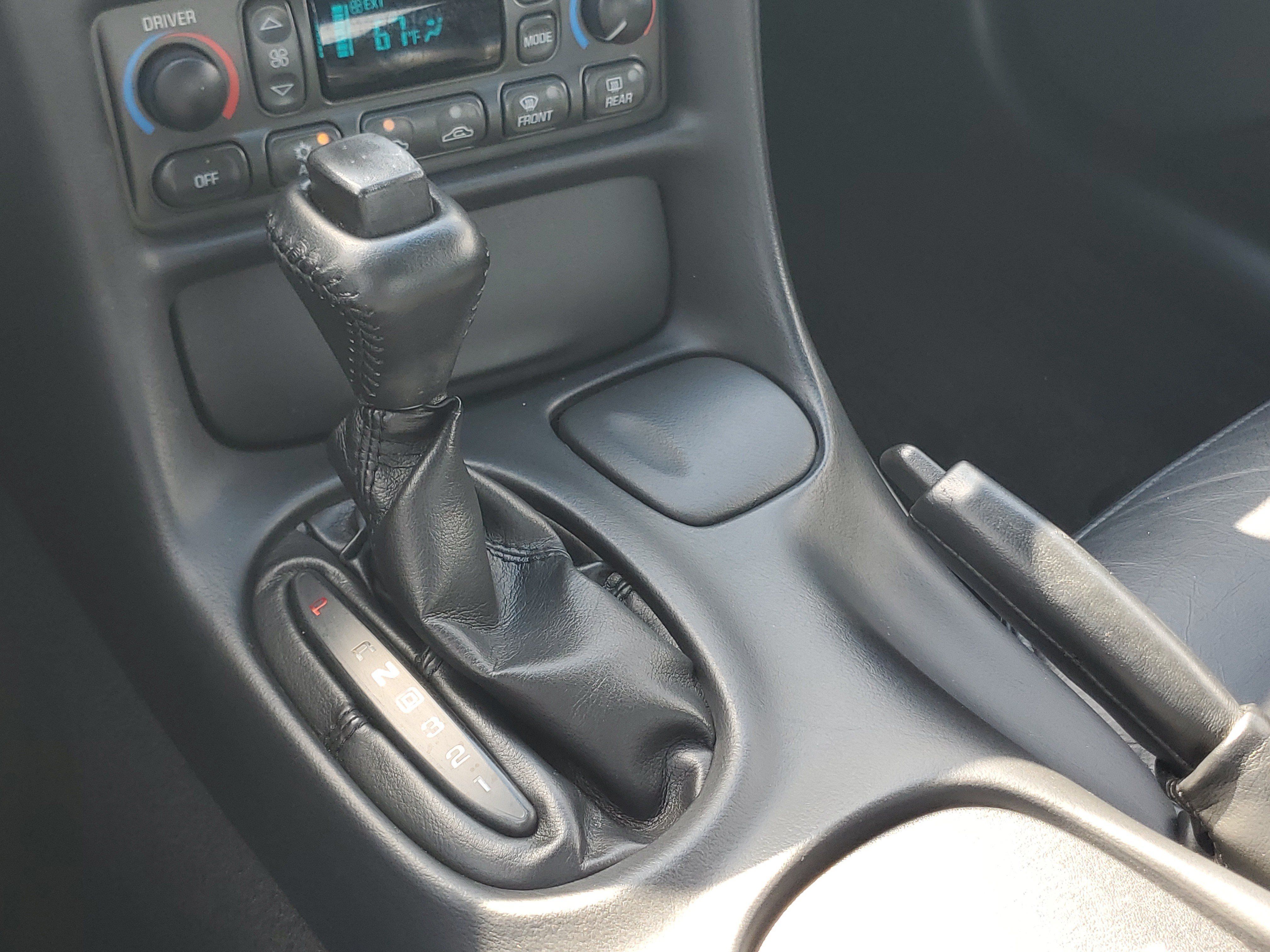 Used 2004 Chevrolet Corvette Coupe RWD image 17
