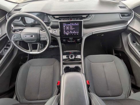 Used 2023 Jeep Grand Cherokee Laredo image 21