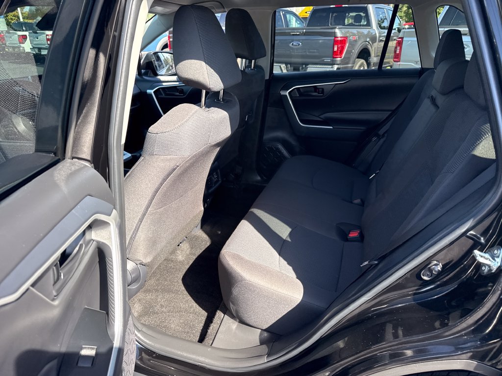Used 2025 Toyota RAV4 LE AWD/4WD image 12