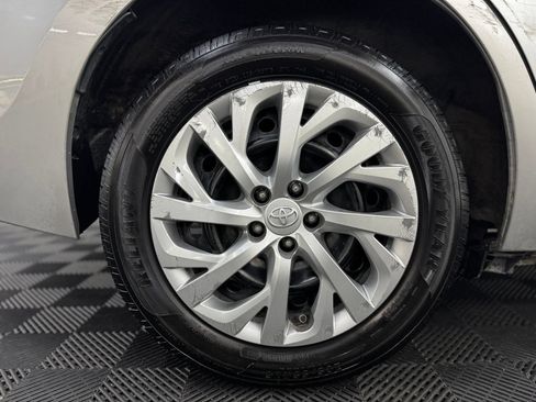Used 2017 Toyota Corolla LE FWD image 9