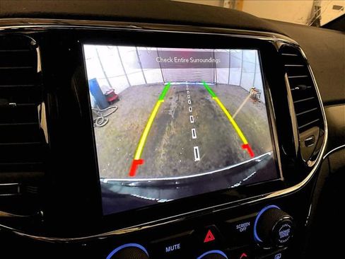 Used 2020 Jeep Grand Cherokee Limited AWD/4WD image 20