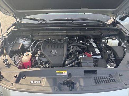 Used 2023 Toyota Highlander XLE image 18