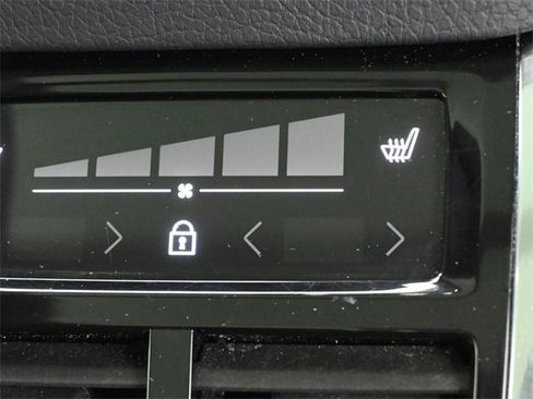 Used 2022 Volvo XC90 T6 Momentum w/ Climate Package image 35