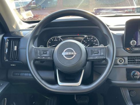 Used 2023 Nissan Pathfinder S image 15