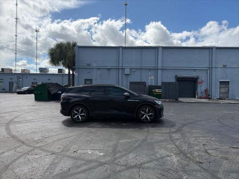 Used 2023 Volkswagen ID.4 Pro S image 9