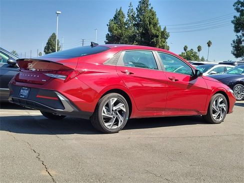 New 2025 Hyundai Elantra SEL image 2