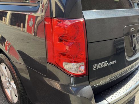 Used 2013 Dodge Grand Caravan SE FWD image 17