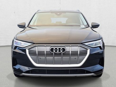 Certified 2023 Audi e-tron Premium Plus w/ Premium Plus Package AWD/4WD image 2