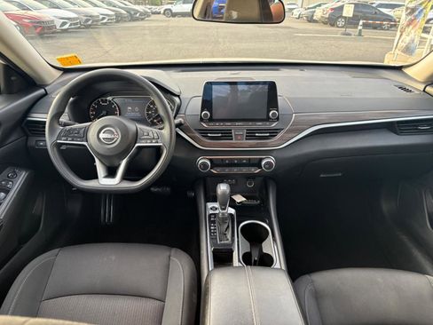 Used 2024 Nissan Altima 2.5 SV FWD image 16