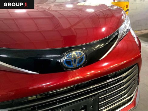 Certified 2022 Toyota Sienna Limited image 29