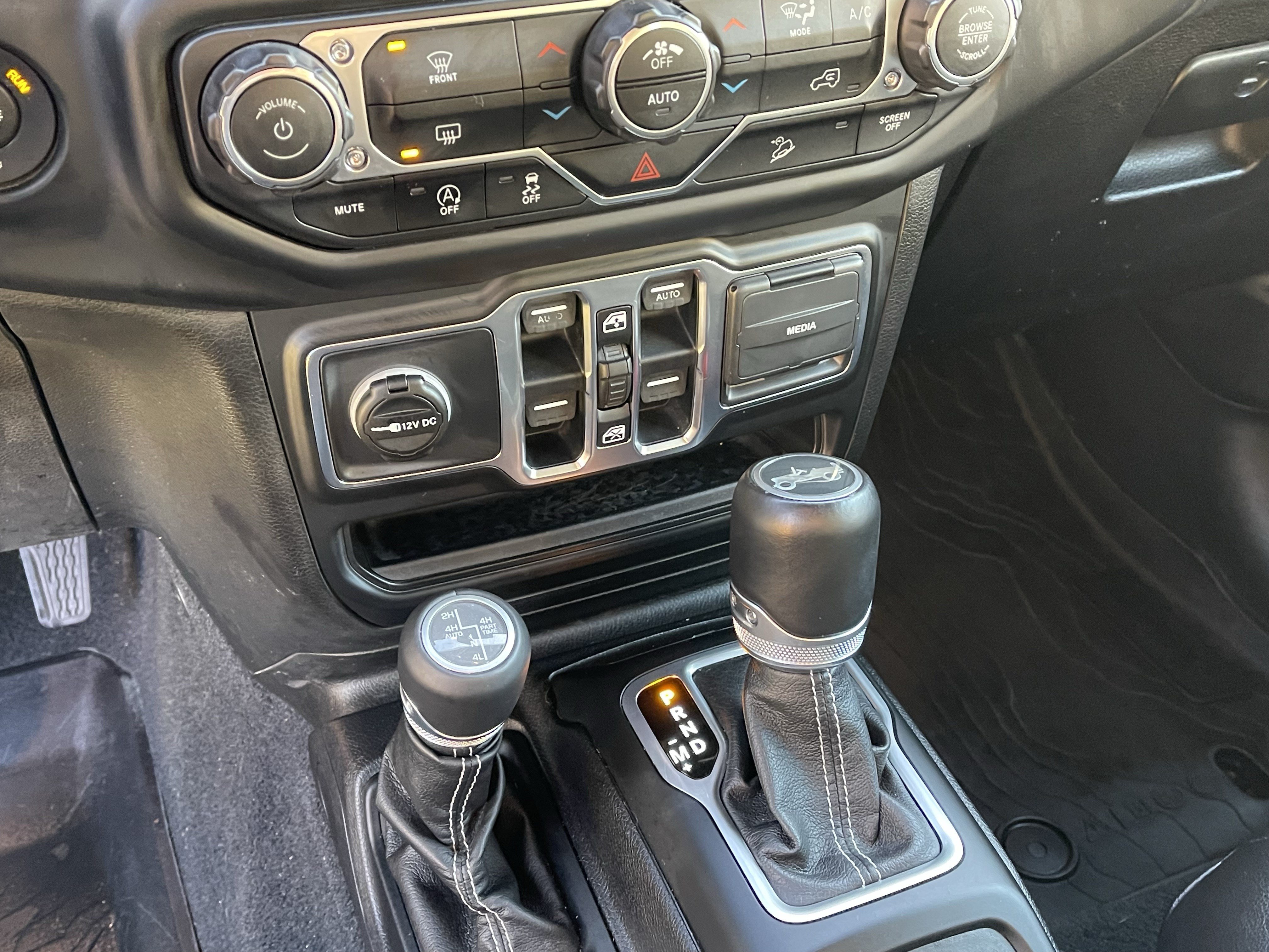 Used 2018 Jeep Wrangler Unlimited Sahara AWD/4WD image 24