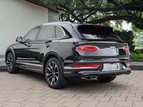 Certified 2024 Bentley Bentayga Plug-In Hybrid AWD/4WD image 15
