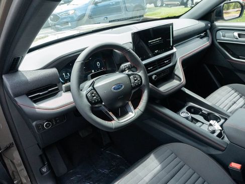 New 2026 Ford Explorer ST-Line w/ ST-Line Street Pack RWD image 4