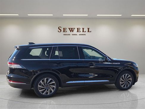 New 2026 Lincoln Aviator Premiere image 6