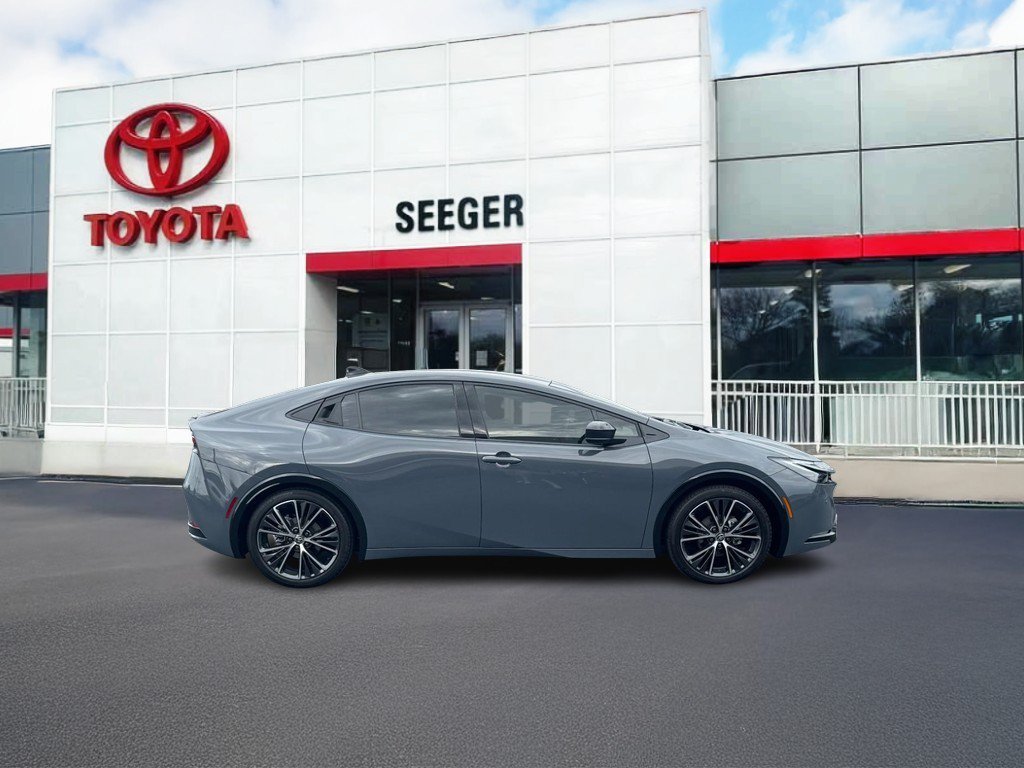 Used 2026 Toyota Prius XLE FWD image 2