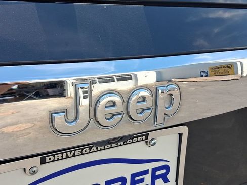 Used 2011 Jeep Grand Cherokee Overland AWD/4WD image 24