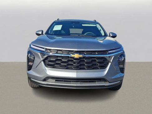 Used 2024 Chevrolet Trax LT image 2