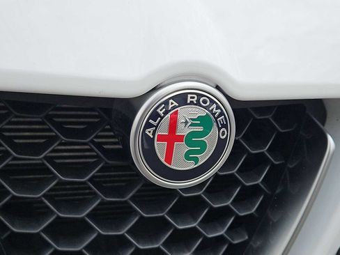 Used 2022 Alfa Romeo Stelvio Ti image 11