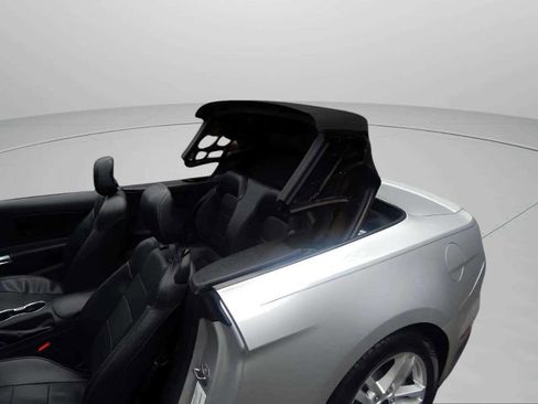 Used 2015 Ford Mustang Premium image 42