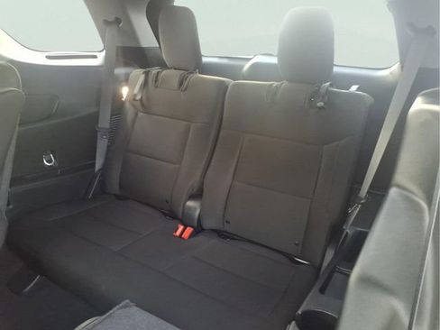 Certified 2024 Ford Explorer XLT AWD/4WD image 10