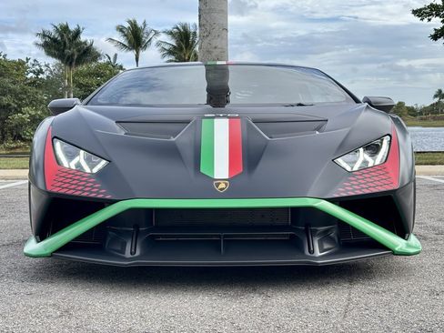 Used 2022 Lamborghini Huracan STO image 2