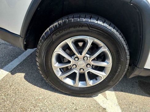 Used 2015 Jeep Grand Cherokee Limited w/ Luxury Group II image 36