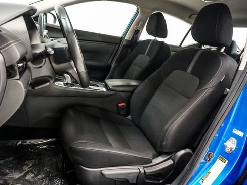 Used 2023 Nissan Sentra SV w/ All-Weather Package FWD image 6