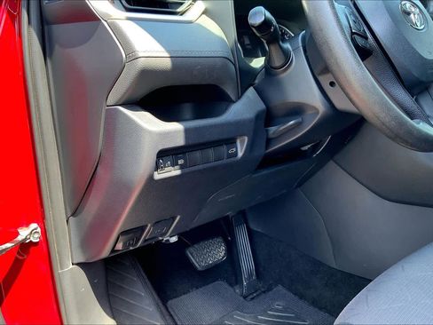 Used 2019 Toyota RAV4 XLE w/ Convenience Package FWD image 33