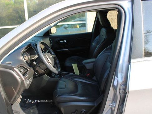 Used 2019 Jeep Cherokee Limited AWD/4WD image 11