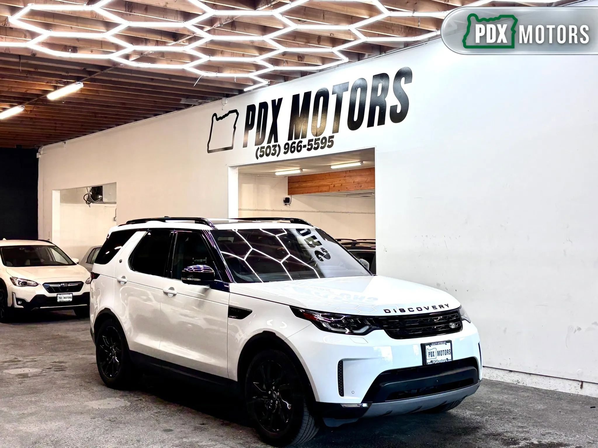 Used 2018 Land Rover Discovery HSE AWD/4WD image 1