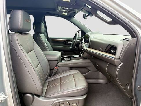 Used 2025 Chevrolet Tahoe High Country AWD/4WD image 16