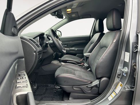 Used 2025 Mitsubishi Outlander Sport SE AWD/4WD image 7