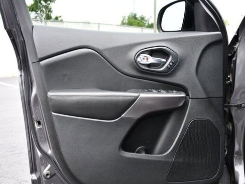 Used 2019 Jeep Cherokee Limited AWD/4WD image 14