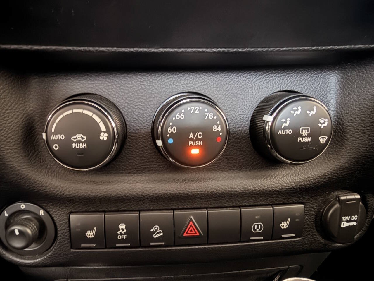 Used 2013 Jeep Wrangler Rubicon w/ PWR Convenience Group AWD/4WD image 24
