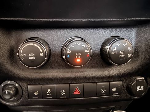 Used 2013 Jeep Wrangler Rubicon w/ PWR Convenience Group AWD/4WD image 24