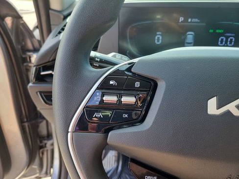 Used 2025 Kia Niro LX image 25