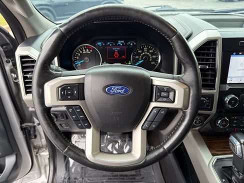 Used 2019 Ford F150 Lariat image 17