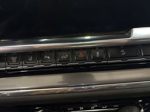 Used 2024 Chevrolet Silverado 2500 High Country w/ High Country Premium Package AWD/4WD image 22