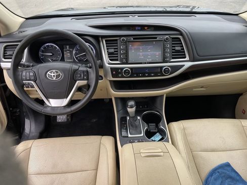 Used 2014 Toyota Highlander Limited image 14