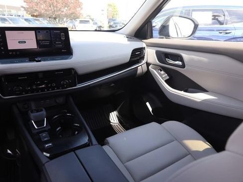 Certified 2025 Nissan Rogue SL w/ SL Premium Package FWD image 26