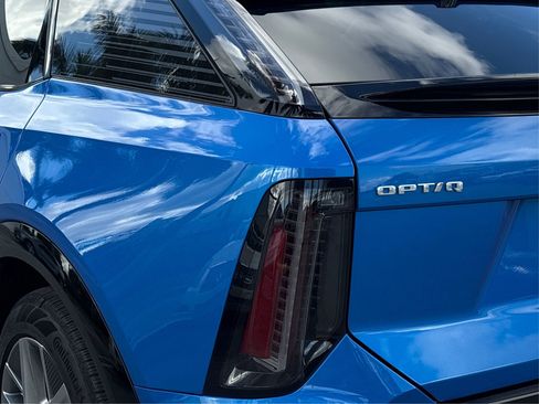 New 2026 Cadillac Optiq Luxury 1 image 15