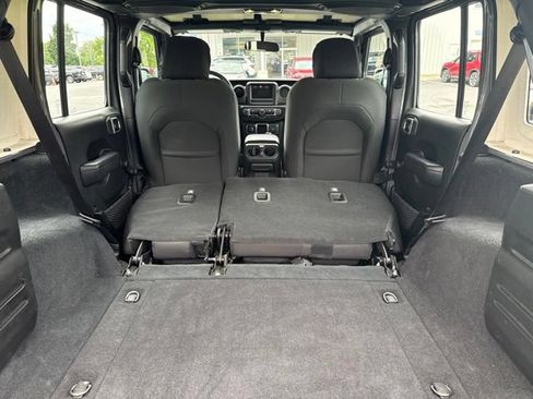 Used 2022 Jeep Wrangler Unlimited Sport AWD/4WD image 17