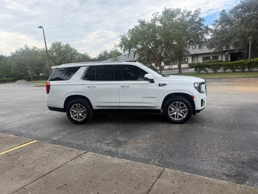 Used 2024 GMC Yukon SLT w/ SLT Luxury Package AWD/4WD image 7