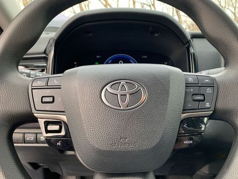 Used 2025 Toyota Camry LE image 27