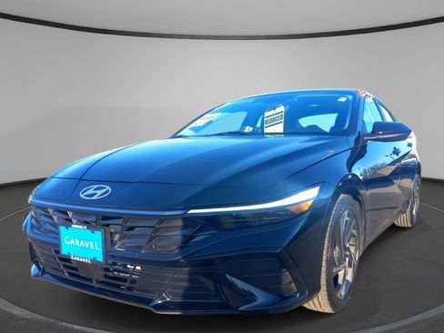 Used 2024 Hyundai Elantra SEL w/ Convenience Package image 20