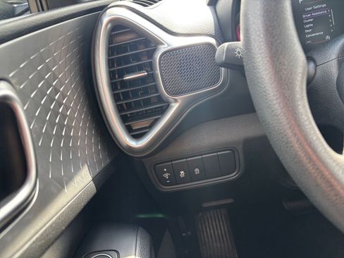 Used 2025 Kia Soul LX w/ LX Technology Package image 32