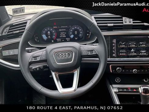 Used 2025 Audi Q3 2.0T Premium w/ Convenience Package AWD/4WD image 5