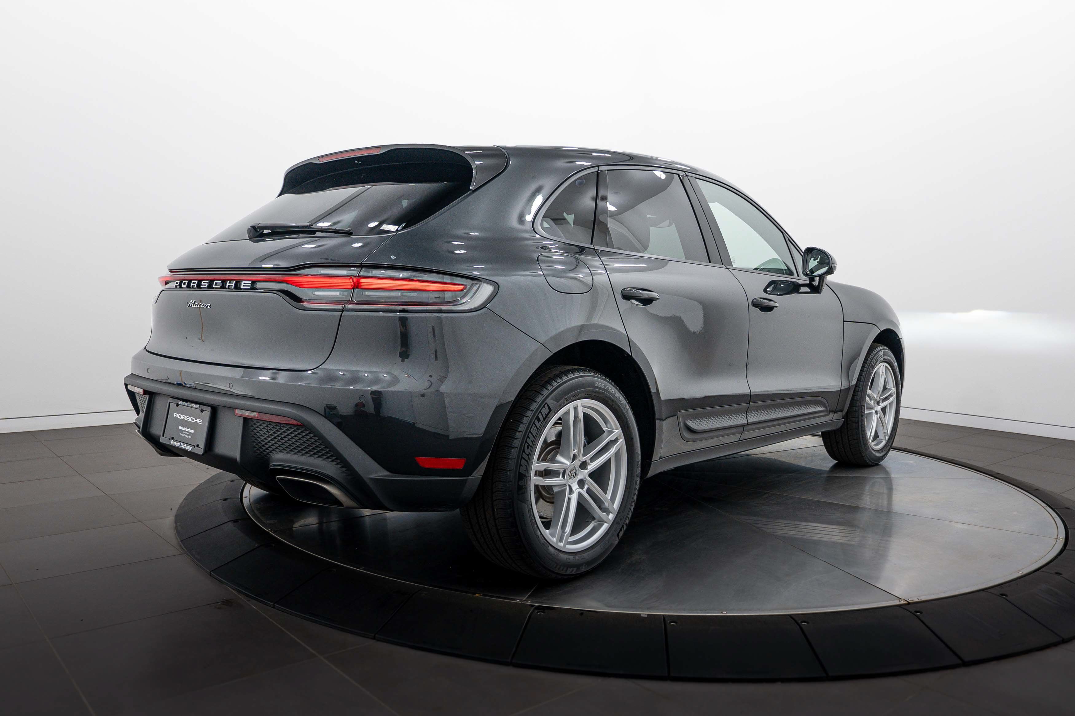 Certified 2026 Porsche Macan AWD/4WD image 7