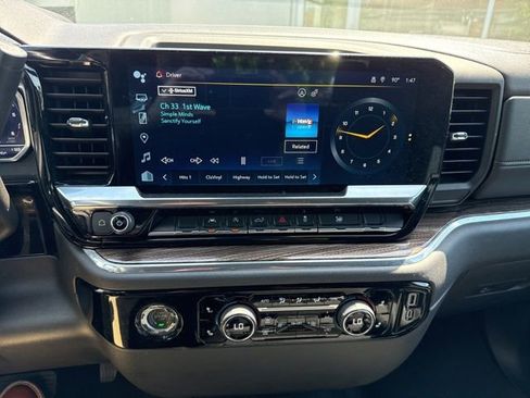 Used 2024 Chevrolet Silverado 1500 LT AWD/4WD image 8