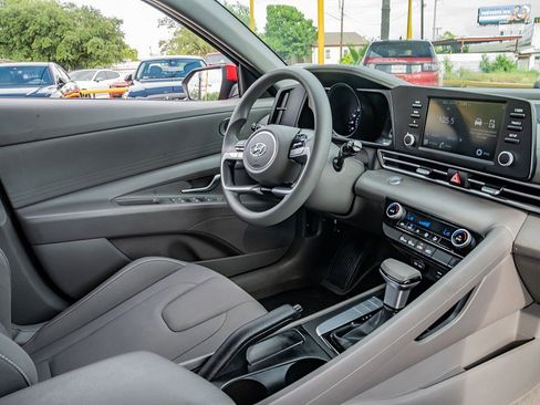 Used 2023 Hyundai Elantra SEL FWD image 19